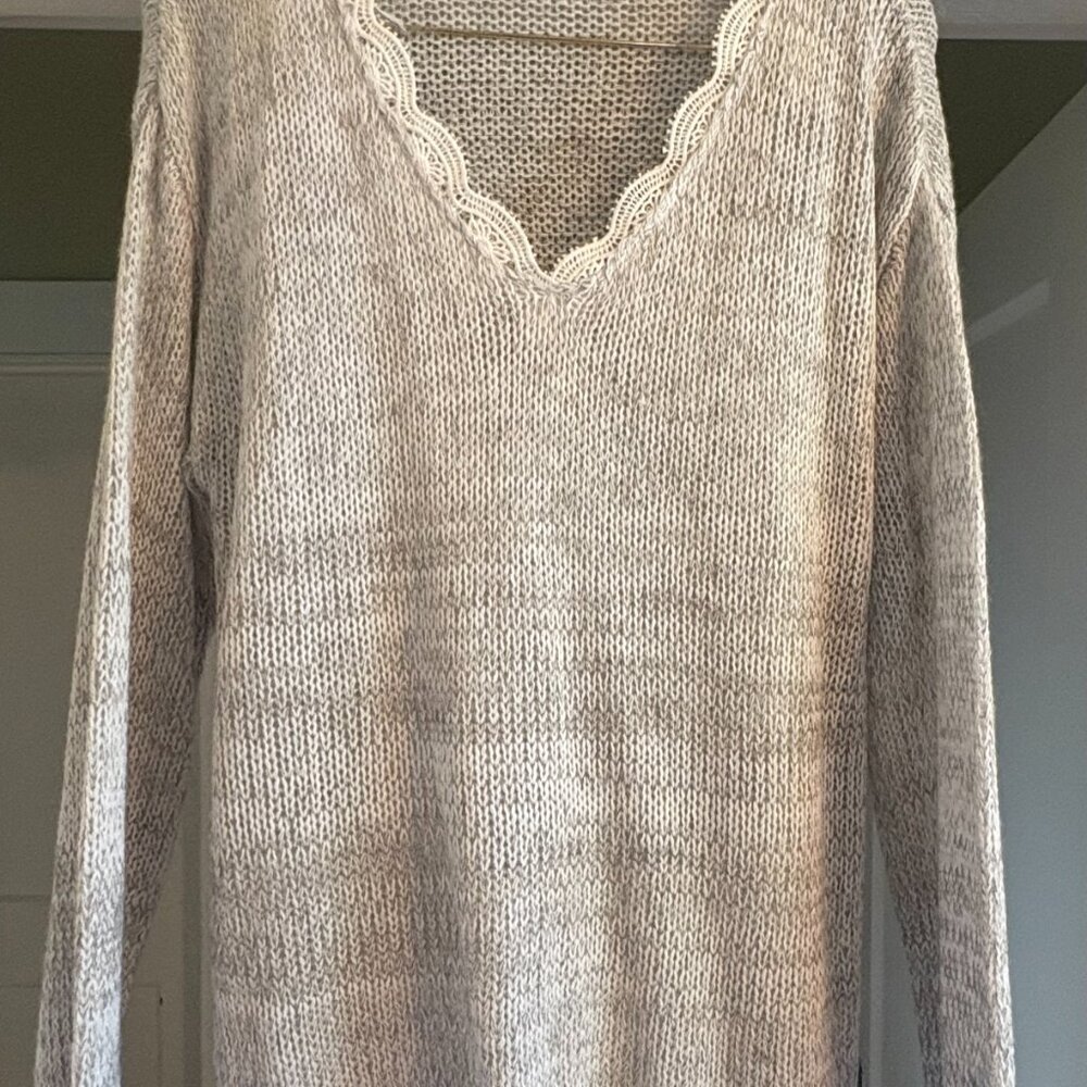 Soft grey sweater, Size Large